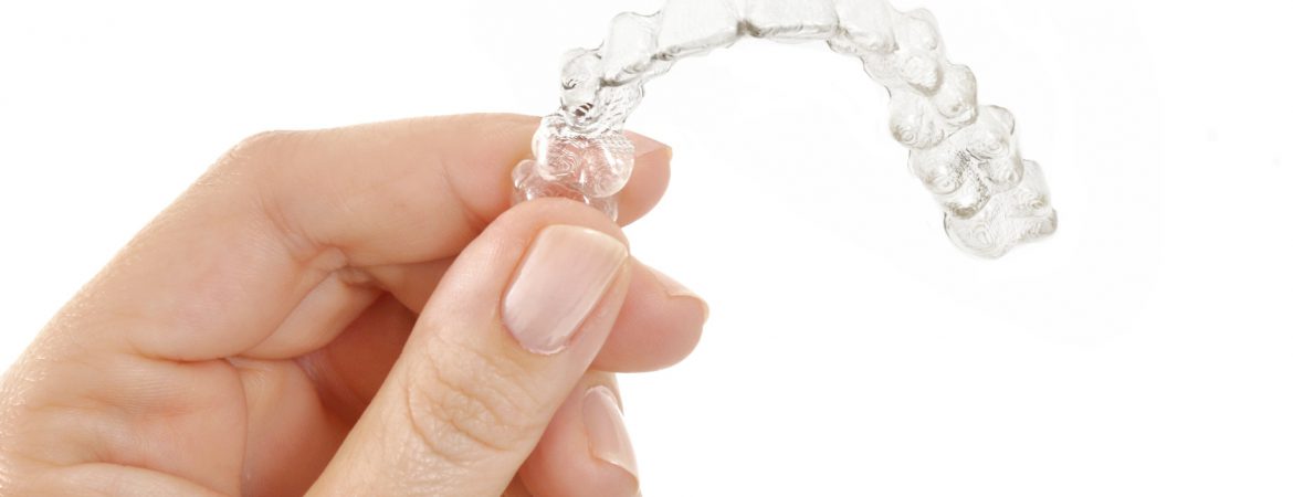 ortodoncia-invisalign-tratamientos-clinica-dental-ignacio-espona-brackets-granada